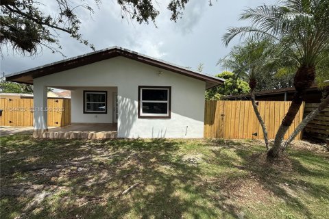 House in Homestead, Florida 3 bedrooms, 74.69 sq.m. № 2001475 - photo 2