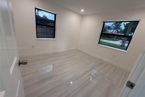 House in Homestead, Florida 3 bedrooms, 74.69 sq.m. № 2001475 - photo 11