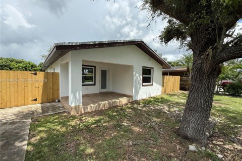 House in Homestead, Florida 3 bedrooms, 74.69 sq.m. № 2001475