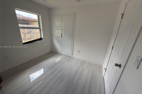 House in Homestead, Florida 3 bedrooms, 74.69 sq.m. № 2001475 - photo 10