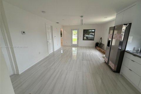 House in Homestead, Florida 3 bedrooms, 74.69 sq.m. № 2001475 - photo 7