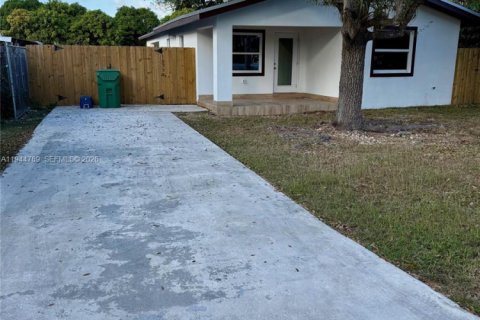 House in Homestead, Florida 3 bedrooms, 74.69 sq.m. № 2001475 - photo 3