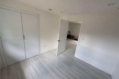 House in Homestead, Florida 3 bedrooms, 74.69 sq.m. № 2001475 - photo 9