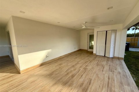 House in Homestead, Florida 3 bedrooms, 74.69 sq.m. № 2001475 - photo 20