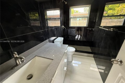 House in Homestead, Florida 3 bedrooms, 74.69 sq.m. № 2001475 - photo 13