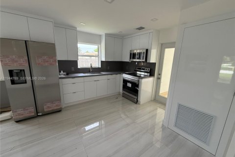 House in Homestead, Florida 3 bedrooms, 74.69 sq.m. № 2001475 - photo 4