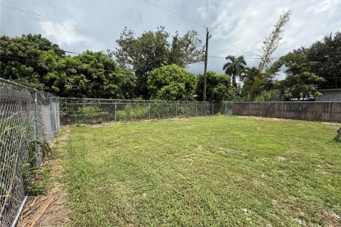 House in Homestead, Florida 3 bedrooms, 74.69 sq.m. № 2001475 - photo 25