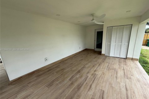 House in Homestead, Florida 3 bedrooms, 74.69 sq.m. № 2001475 - photo 21