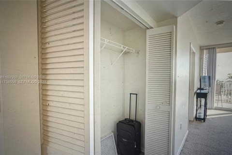 Condo in Fort Lauderdale, Florida, 1 bedroom  № 2062182 - photo 17
