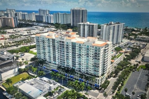 Condo in Fort Lauderdale, Florida, 1 bedroom  № 2062182 - photo 2