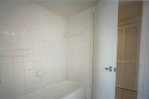 Condo in Fort Lauderdale, Florida, 1 bedroom  № 2062182 - photo 22