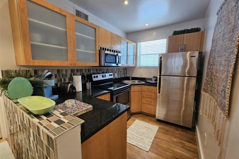 Condo in Miami Beach, Florida  № 2015929 - photo 20