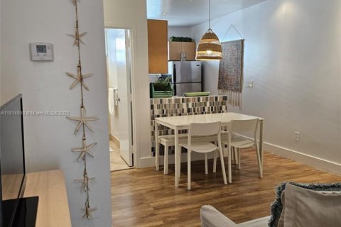 Condo in Miami Beach, Florida  № 2015929 - photo 14