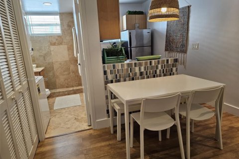 Condo in Miami Beach, Florida  № 2015929 - photo 28