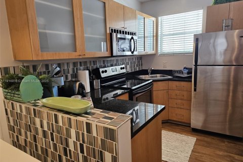 Condo in Miami Beach, Florida  № 2015929 - photo 27