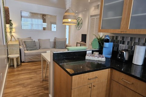 Condo in Miami Beach, Florida  № 2015929 - photo 22