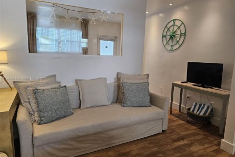 Condo in Miami Beach, Florida  № 2015929 - photo 16