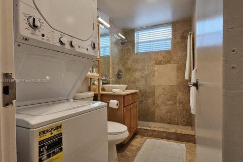 Condo in Miami Beach, Florida  № 2015929 - photo 29