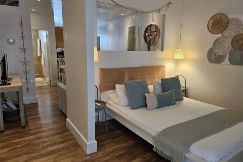 Condo in Miami Beach, Florida  № 2015929 - photo 11