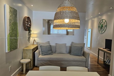 Condo in Miami Beach, Florida  № 2015929 - photo 18