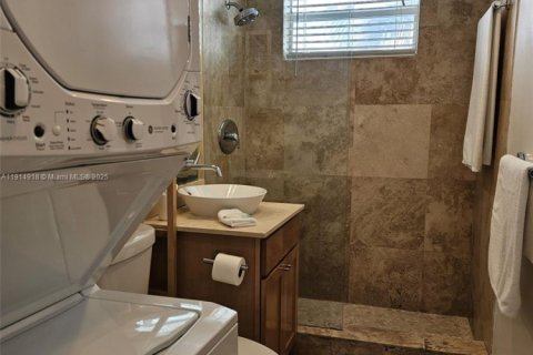 Condo in Miami Beach, Florida  № 2015929 - photo 30