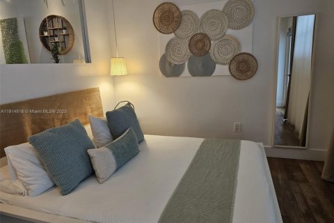 Condo in Miami Beach, Florida  № 2015929 - photo 4