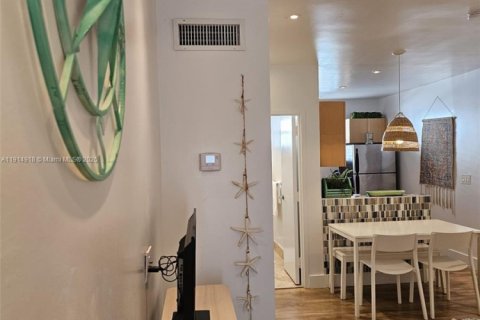 Condo in Miami Beach, Florida  № 2015929 - photo 13