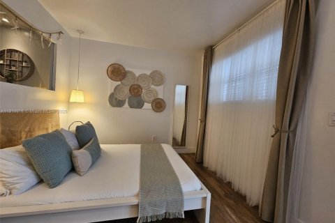 Condo in Miami Beach, Florida  № 2015929 - photo 7