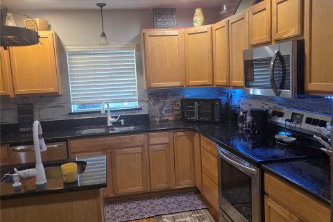 House in Eagle Lake, Florida 6 bedrooms, 364.18 sq.m. № 2123397 - photo 10