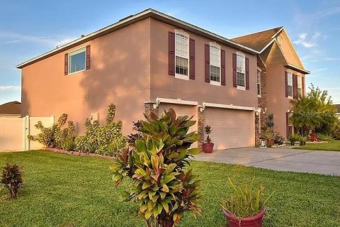 House in Eagle Lake, Florida 6 bedrooms, 364.18 sq.m. № 2123397 - photo 5