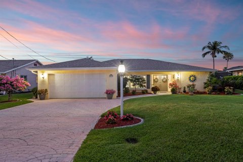 Villa ou maison à vendre à Fort Myers, Floride: 3 chambres, 176.79 m2 № 1880616 - photo 1