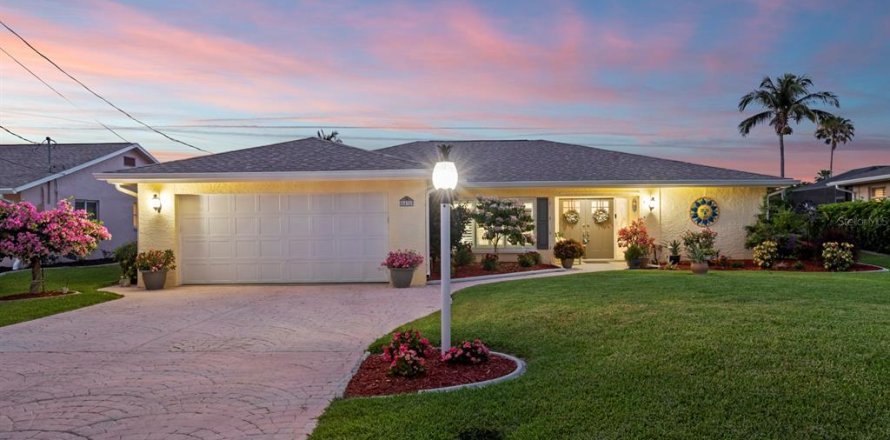 Villa ou maison à Fort Myers, Floride 3 chambres, 176.79 m2 № 1880616