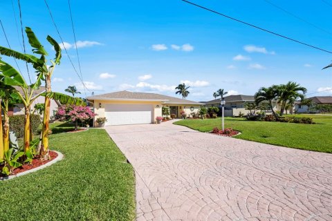 Villa ou maison à vendre à Fort Myers, Floride: 3 chambres, 176.79 m2 № 1880616 - photo 4