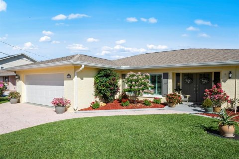 Villa ou maison à vendre à Fort Myers, Floride: 3 chambres, 176.79 m2 № 1880616 - photo 2