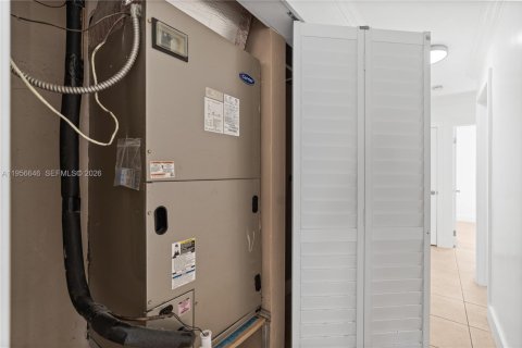 Casa en alquiler en Miami, Florida, 4 dormitorios, 153.57 m2 № 2010570 - foto 21