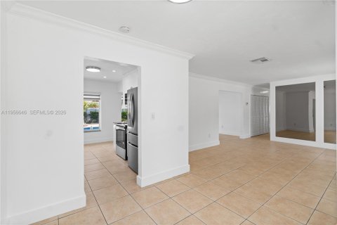 Casa en alquiler en Miami, Florida, 4 dormitorios, 153.57 m2 № 2010570 - foto 11