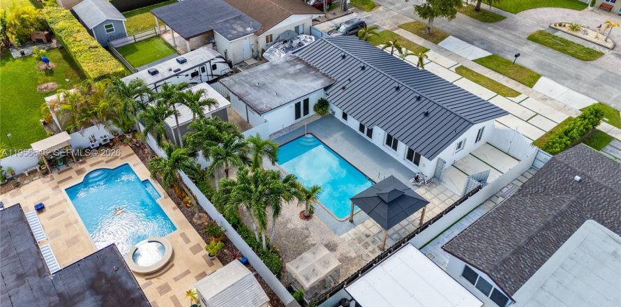 Casa en Miami, Florida 4 dormitorios, 153.57 m2 № 2010570