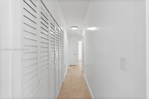 Casa en alquiler en Miami, Florida, 4 dormitorios, 153.57 m2 № 2010570 - foto 20