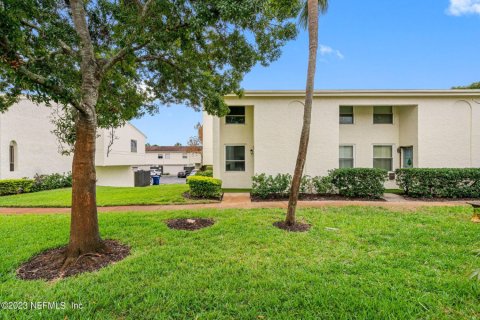 House in Tampa, Florida 3 bedrooms, 108.14 sq.m. № 872854 - photo 1