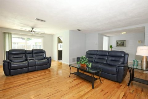 House in Oviedo, Florida 3 bedrooms, 160.72 sq.m. № 1822508 - photo 5