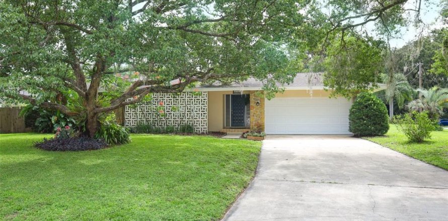House in Oviedo, Florida 3 bedrooms, 160.72 sq.m. № 1822508