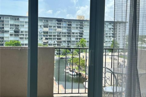 Снять в аренду кондоминиум в Помпано-Бич, Флорида 2 спальни, 84.63м2, № 1937043 - фото 4