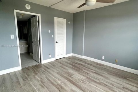 Снять в аренду кондоминиум в Помпано-Бич, Флорида 2 спальни, 84.63м2, № 1937043 - фото 17