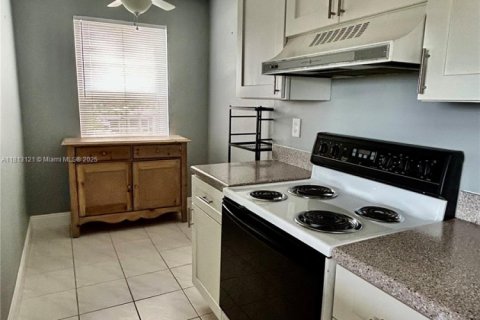 Снять в аренду кондоминиум в Помпано-Бич, Флорида 2 спальни, 84.63м2, № 1937043 - фото 19