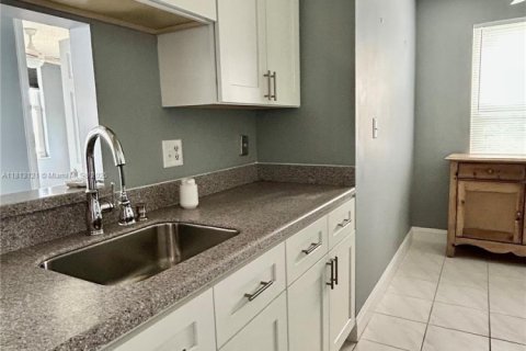 Снять в аренду кондоминиум в Помпано-Бич, Флорида 2 спальни, 84.63м2, № 1937043 - фото 20