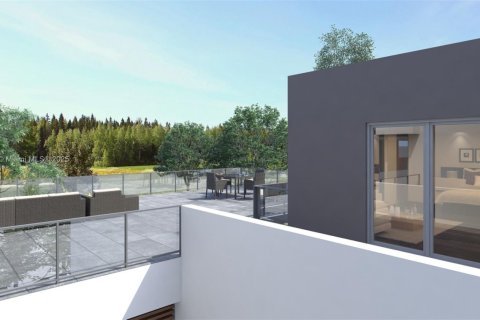 House in Lake Worth, Florida 6 bedrooms, 501.49 sq.m. № 1937393 - photo 4