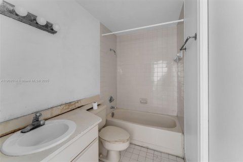 Купить таунхаус в Майами, Флорида 3 спальни, 178.37м2, № 1970274 - фото 16