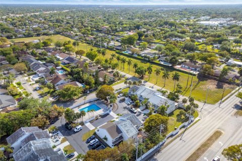 Купить таунхаус в Майами, Флорида 3 спальни, 178.37м2, № 1970274 - фото 29