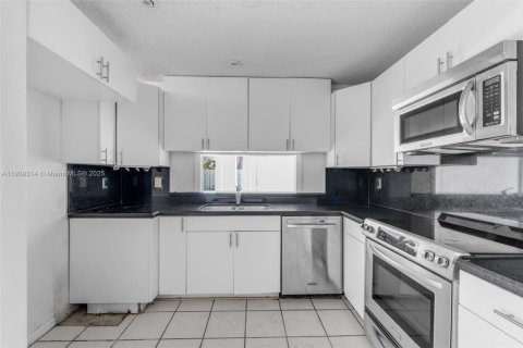 Купить таунхаус в Майами, Флорида 3 спальни, 178.37м2, № 1970274 - фото 10