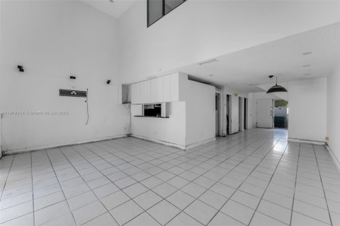 Купить таунхаус в Майами, Флорида 3 спальни, 178.37м2, № 1970274 - фото 6